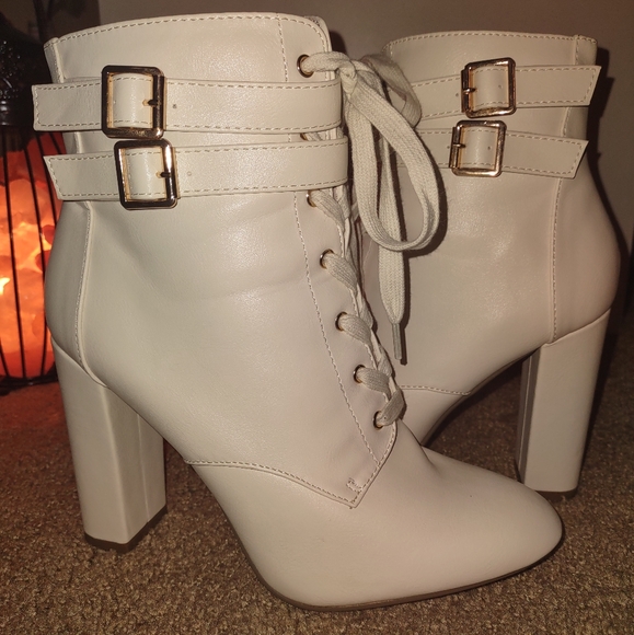 Shoe Dazzle Shoes - Shoe Dazzle Booties, Kaiya, size 7.5, Bone Pu.